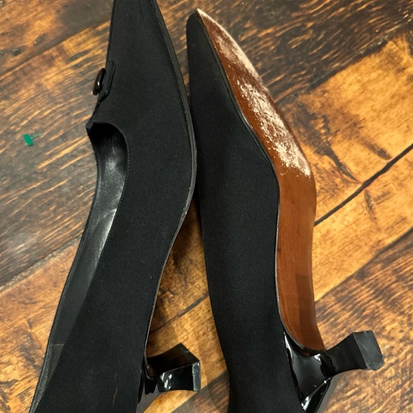 Stuart Weiztman 1 inch kitten heels size 8.5 - Picture 3 of 4